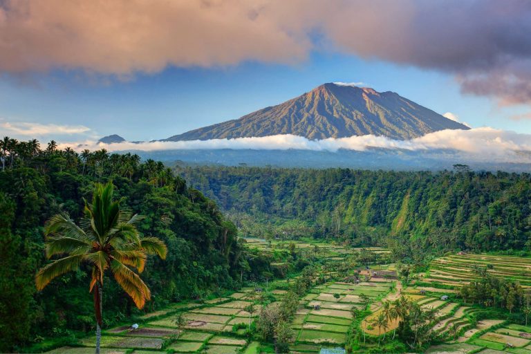 bali-rice-terraces-volcano-gty-jt-180423_hpMain